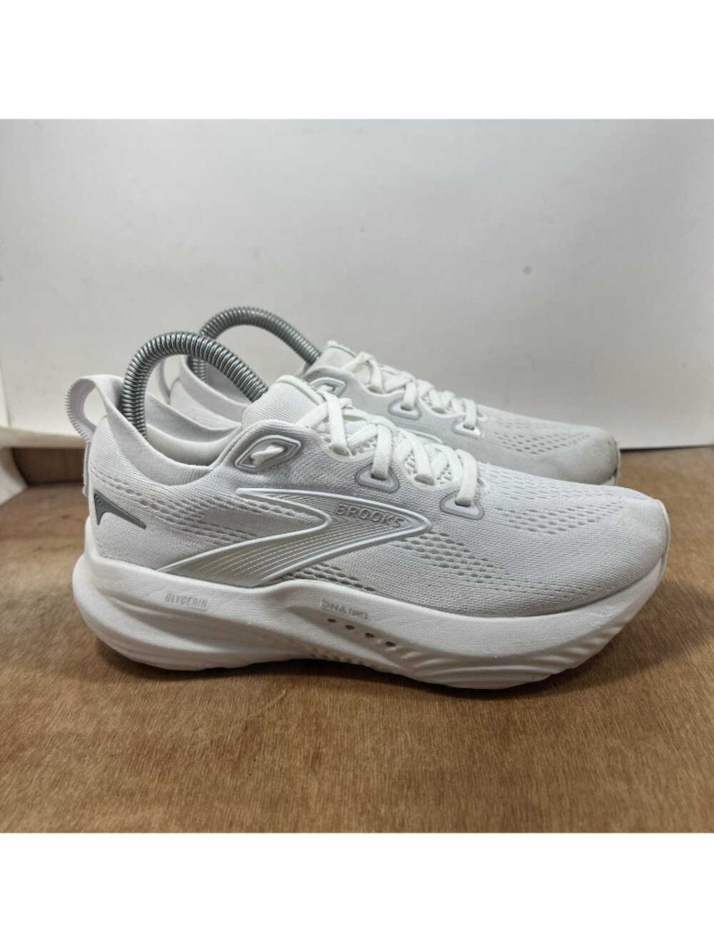 Brooks Glycerin 22 Women Size 6 White Running Shoes Sneaker Neutral 1204341B090